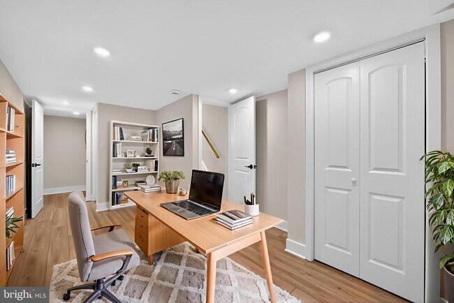 Building Photo - 3236 Mercer St