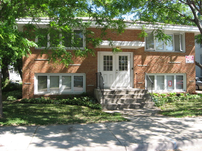 Building Photo - 1709 Como Ave SE