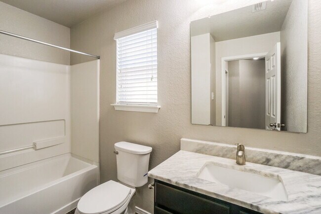 Building Photo - 6535 Davenport Bay