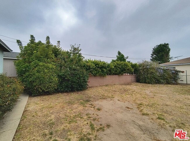 Building Photo - 1560 W 160th St