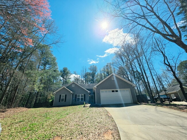 Building Photo - 140 Halo Trce