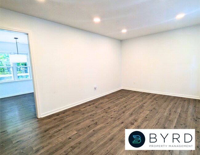 Building Photo - 5006 Glen Tara Dr