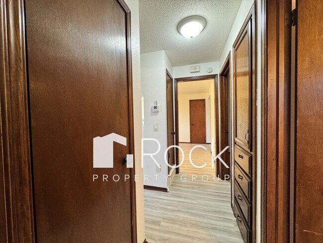 Building Photo - 3Bed/1Bath Home in Moore with Covered Fron...