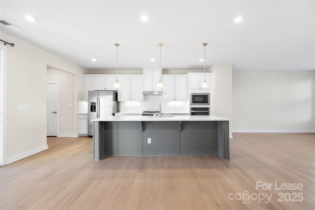 Building Photo - 9769 Oaklawn Blvd NW