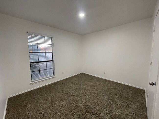 Building Photo - 2422-2424 Sherry Street