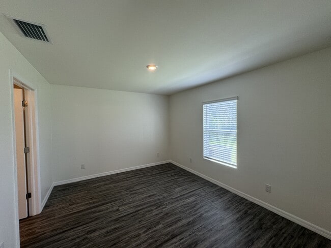 Building Photo - 26533 Sandhill Blvd