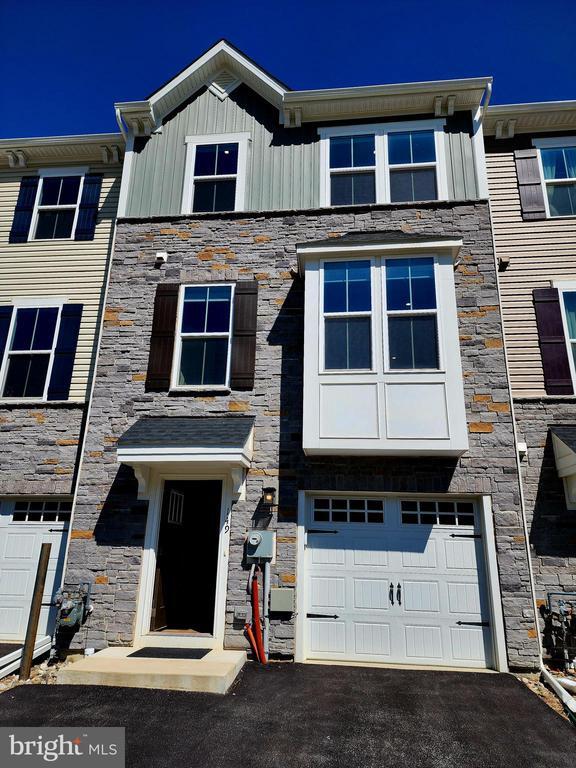 Building Photo - 149 Glory Maple Ln