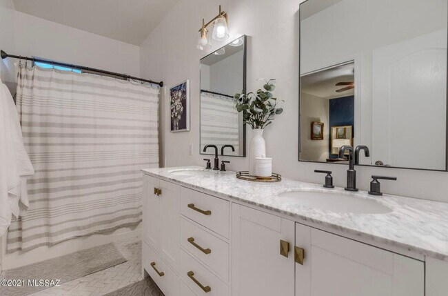 Building Photo - 7653 W Quachila Ct