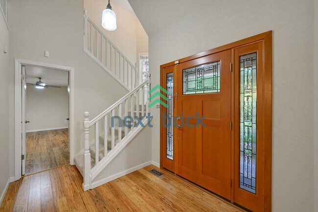 Building Photo - Spacious 5-Bedroom Haven with 3 Full Baths in Redmond – Your Dream Home Awaits!