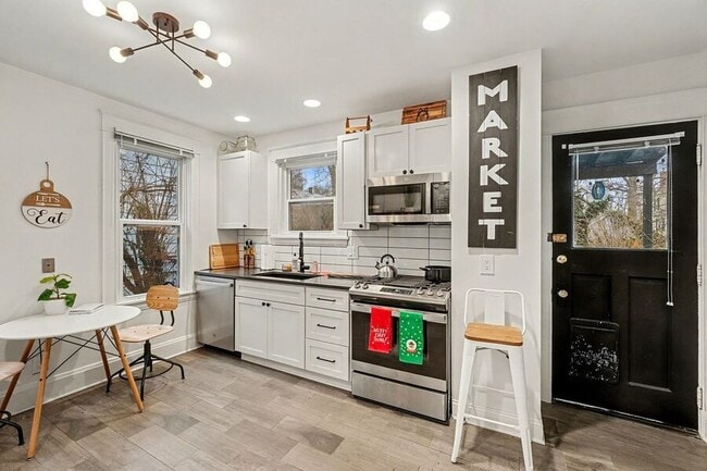 Building Photo - 3639 Columbus Ave