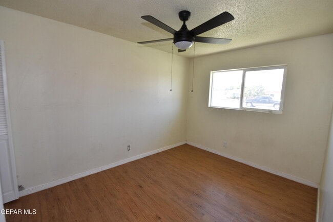 Building Photo - 304 Maricela Dr