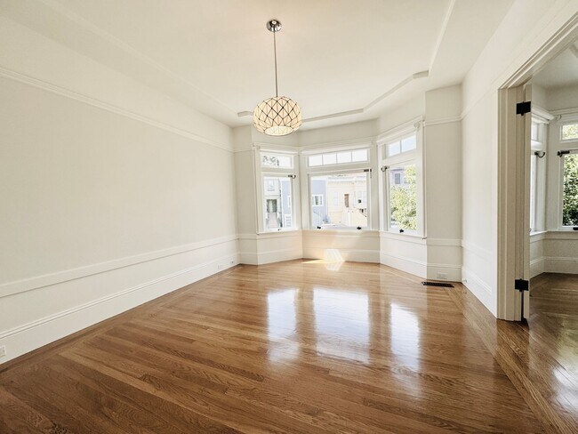 Building Photo - Bernal/Mission/Noe: Updated Flat w/ Shared...