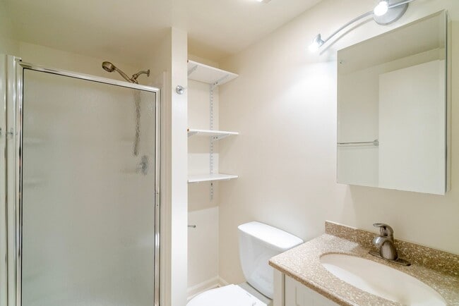 Building Photo - Fabulous 4 Bed 2.5 Bath Colonial With Pati...