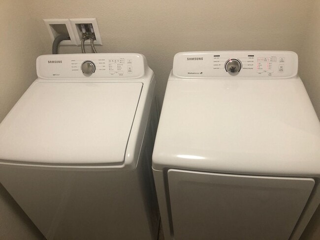 Building Photo - BEAUTIFUL 3-BEDROOM TOWNHOME IN AWARD-WINNING WOLF RANCH - Security Deposit Waiver Available