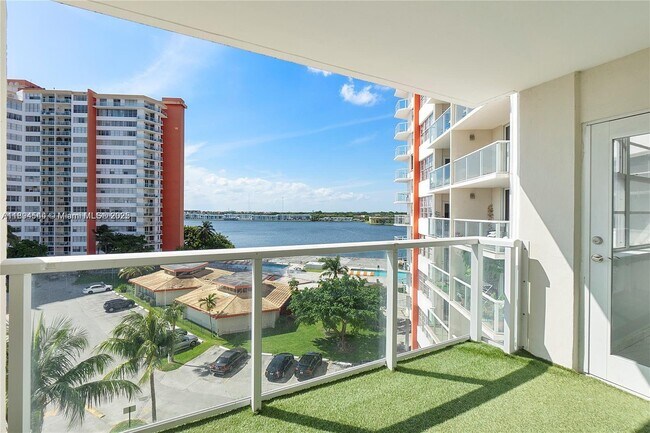 Building Photo - 1351 NE Miami Gardens Dr