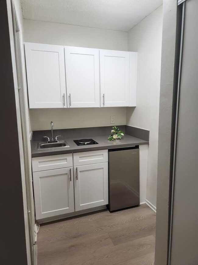 Interior Photo - HAWTHORNE 2