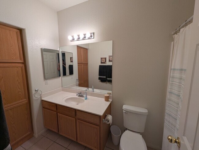 Building Photo - Charming 2BD/2BA townhome for rent in a qu...