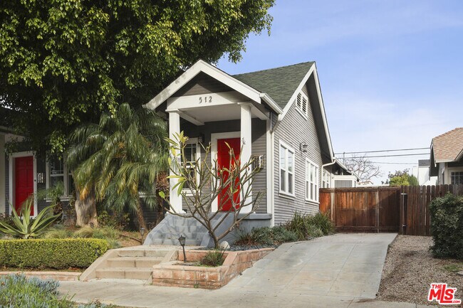 Building Photo - 512 N Windsor Blvd
