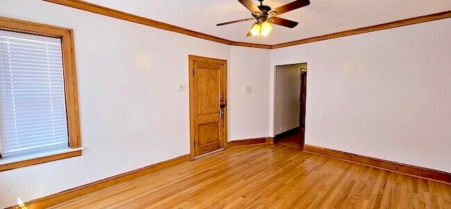 Building Photo - 4446 W Walton St