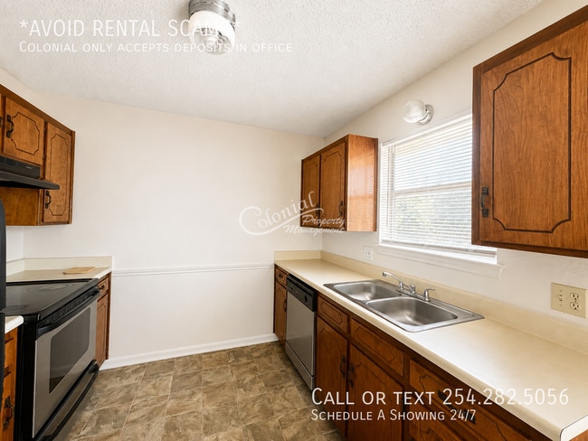 Building Photo - 211 Sorrell Dr