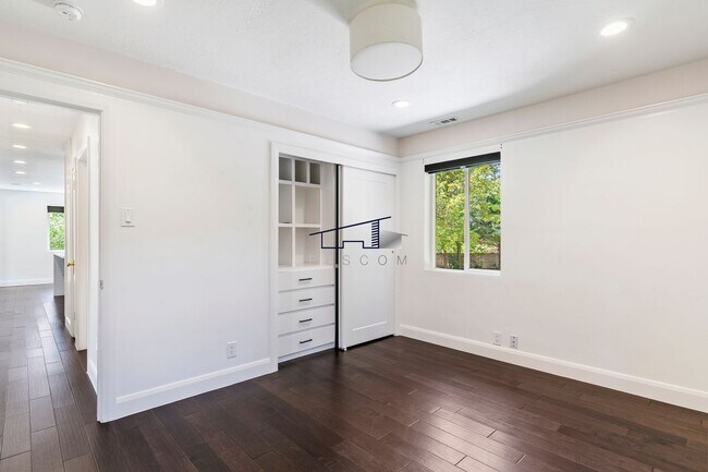 Building Photo - 3075 Polk Ave