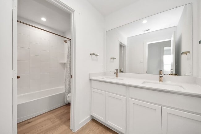 Building Photo - 7811 Bel Fiore Dr