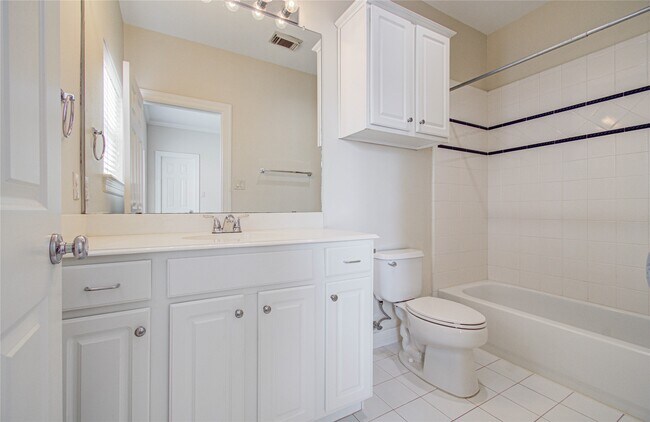 Building Photo - 501 Leverkuhn St