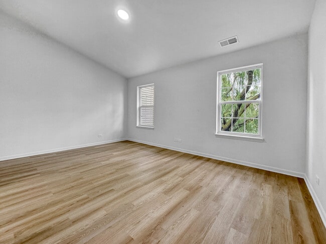 Building Photo - 1089 Ellsworth Dr