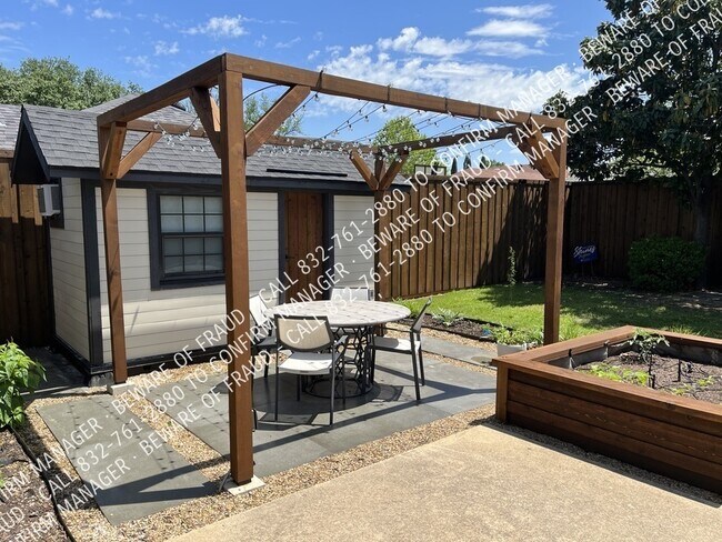 Building Photo - 645 Thompson Dr