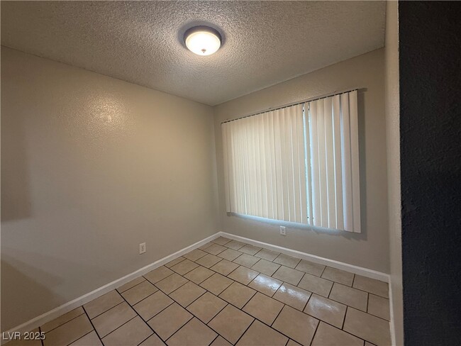 Building Photo - 2853 Wheelwright Dr