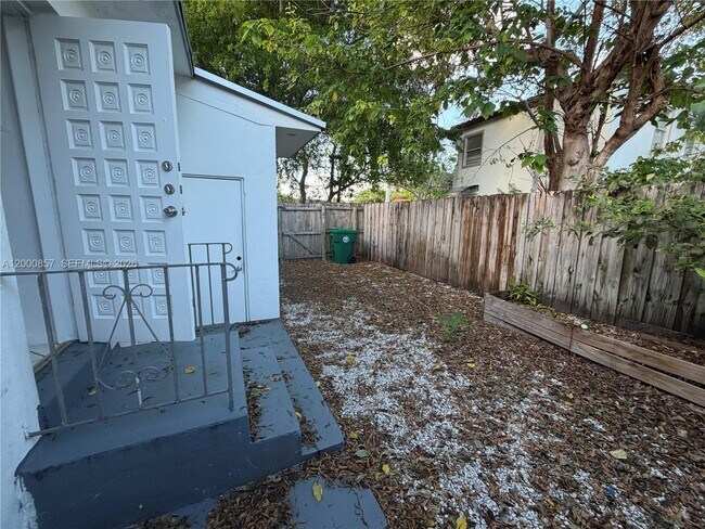 Building Photo - 3828 SW 29th St