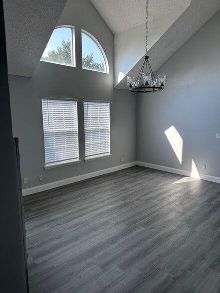 Building Photo - 5998 Westgate Dr