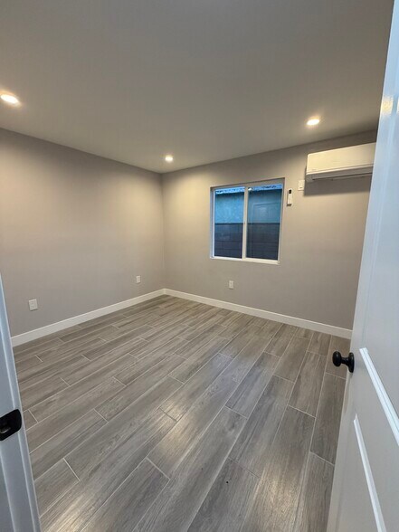 Room - 7849 Clybourn Ave