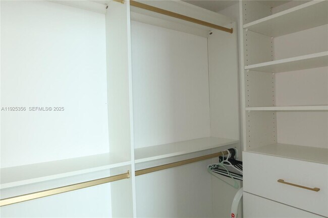 Building Photo - 500 Brickell Ave