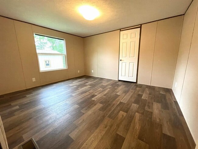 Building Photo - 25216 Twin Oaks Dr