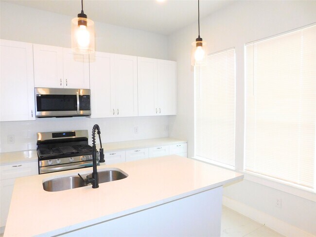 Building Photo - 7002 S Hall St