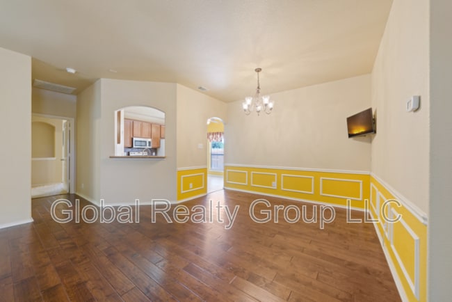 Building Photo - 308 Rustic Tr