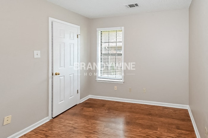 Building Photo - 5292 Shady Ridge Dr