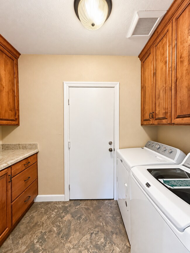 Building Photo - 40643 Encanto Way