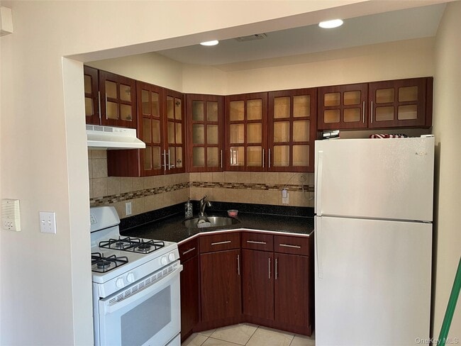 Building Photo - 88-22 70th Rd