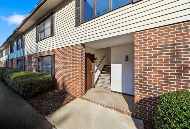 Building Photo - Renovated 1 Bed 1 Bath Condo in Prime Location!