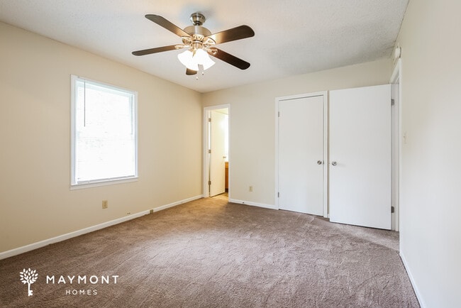 Building Photo - 122 Strawberry Dr