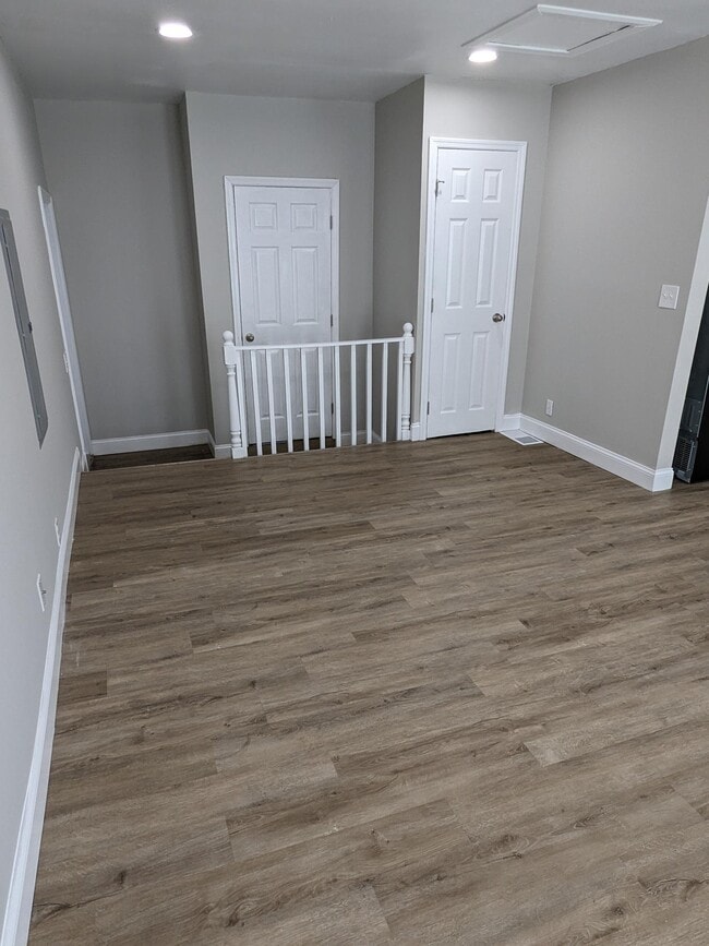 Building Photo - 3253 Niagara Dr