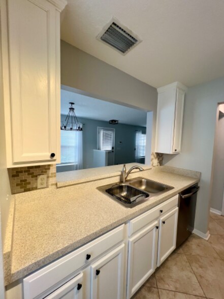 Building Photo - 3857 Island Way