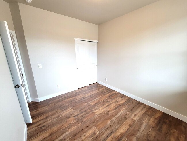 Building Photo - Newly constructed 3-bed/2-bath single-leve...