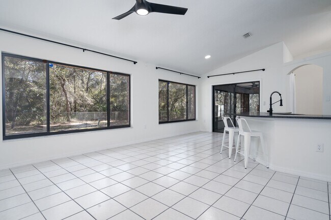 Building Photo - Wonderful