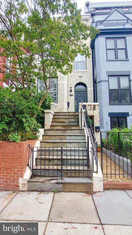 Building Photo - 2719 Ontario Rd NW