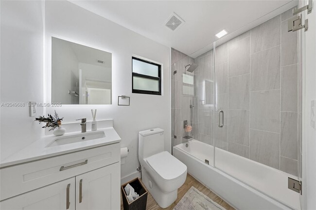 Building Photo - 180 SW 38th Ct