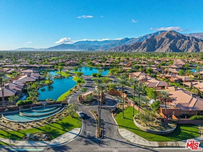 Building Photo - 50025-50021 Vía Aldea