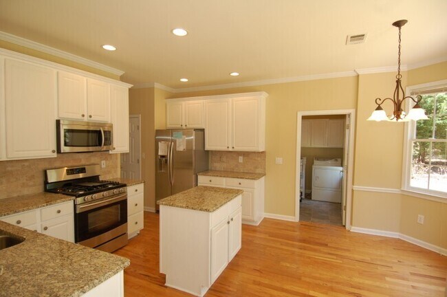 Building Photo - 340 Tall Timbers Dr